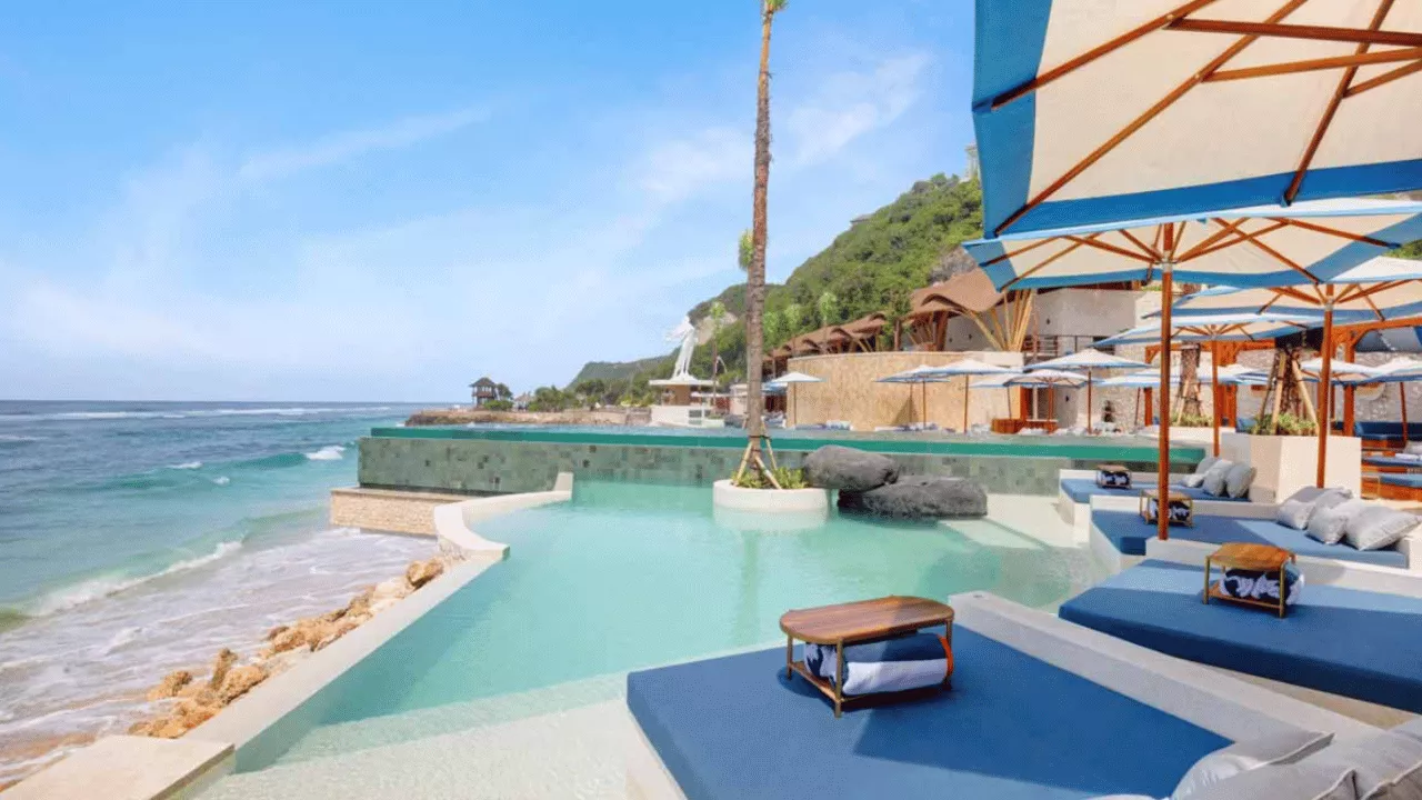 why-melasti-beach-stands-out-among-bali-beaches